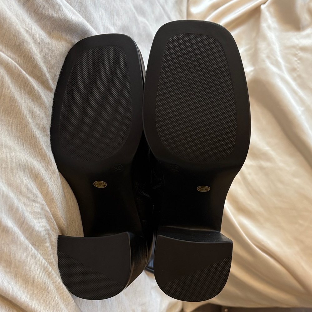 Black Knee-High Leather Boots - Picture 2 of 2